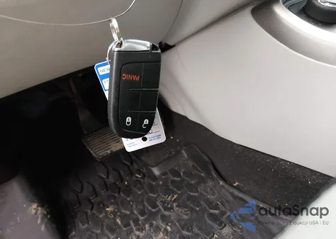 2018 Jeep Compass Latitude 4X4 z USA, uszkodzony, nr VIN 3C4NJDBB1JT434943